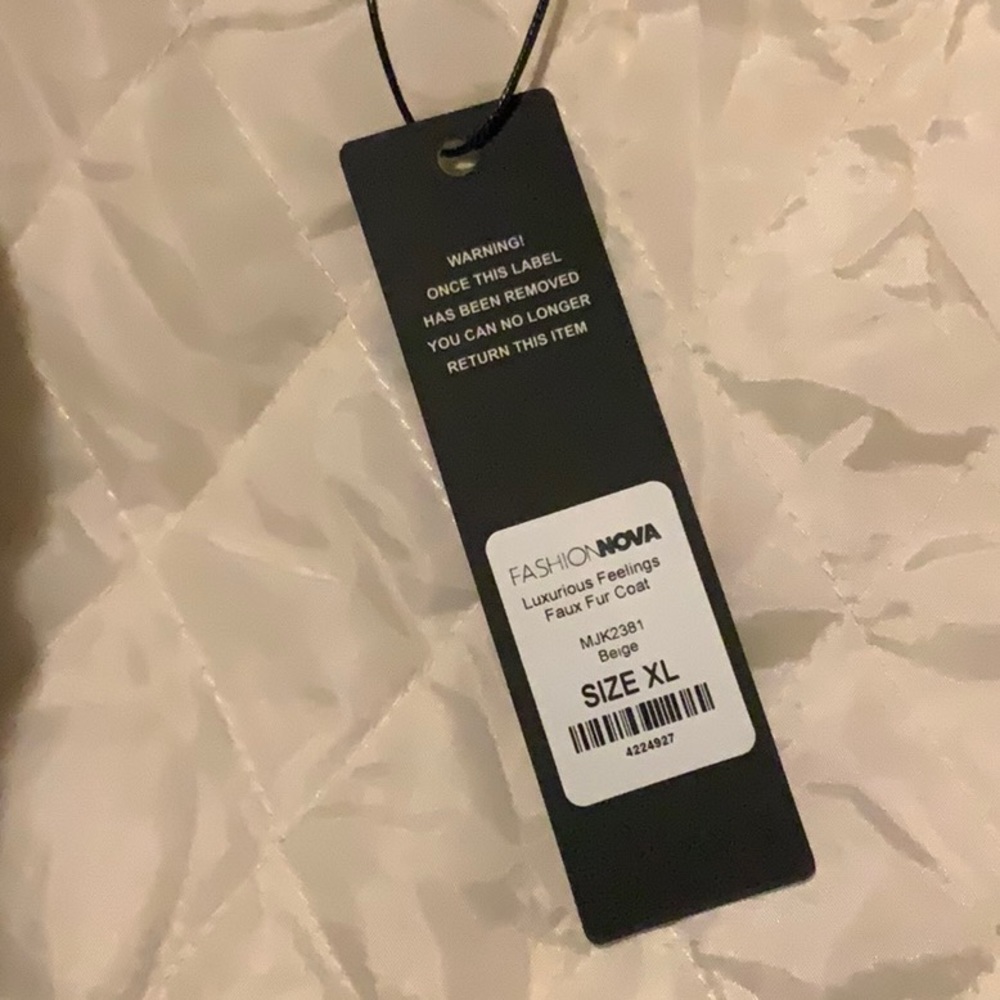 đź’•Luxurious Faux Fur Coat đź’• - Picture 7 of 7